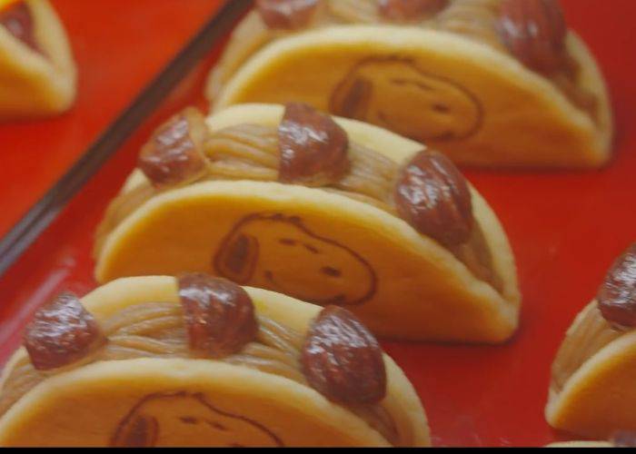 The display case at the Snoopy cafe, filled with Snoopy dorayaki pancakes.